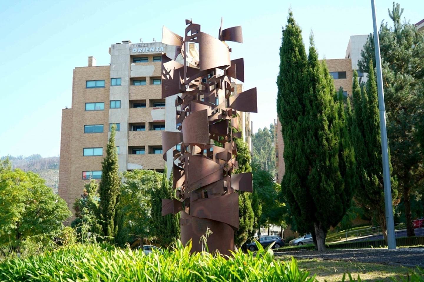Janelas Abertas, original La nature Le fer Sculpture par Miguel  Neves Oliveira